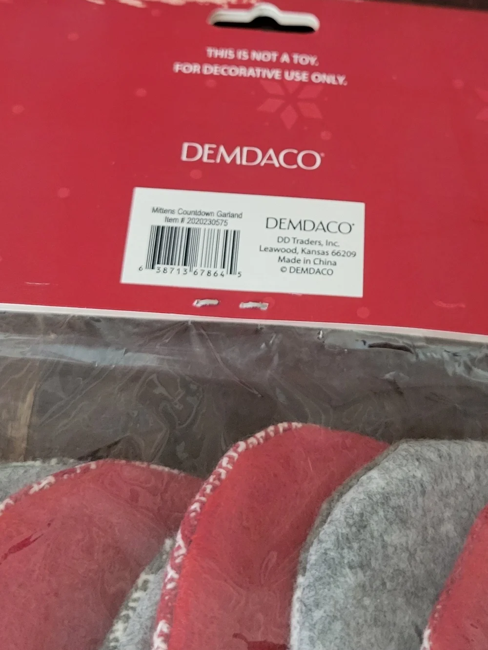 Demdaco Red and Gray 24 Mittens Countdown Garland. NWT